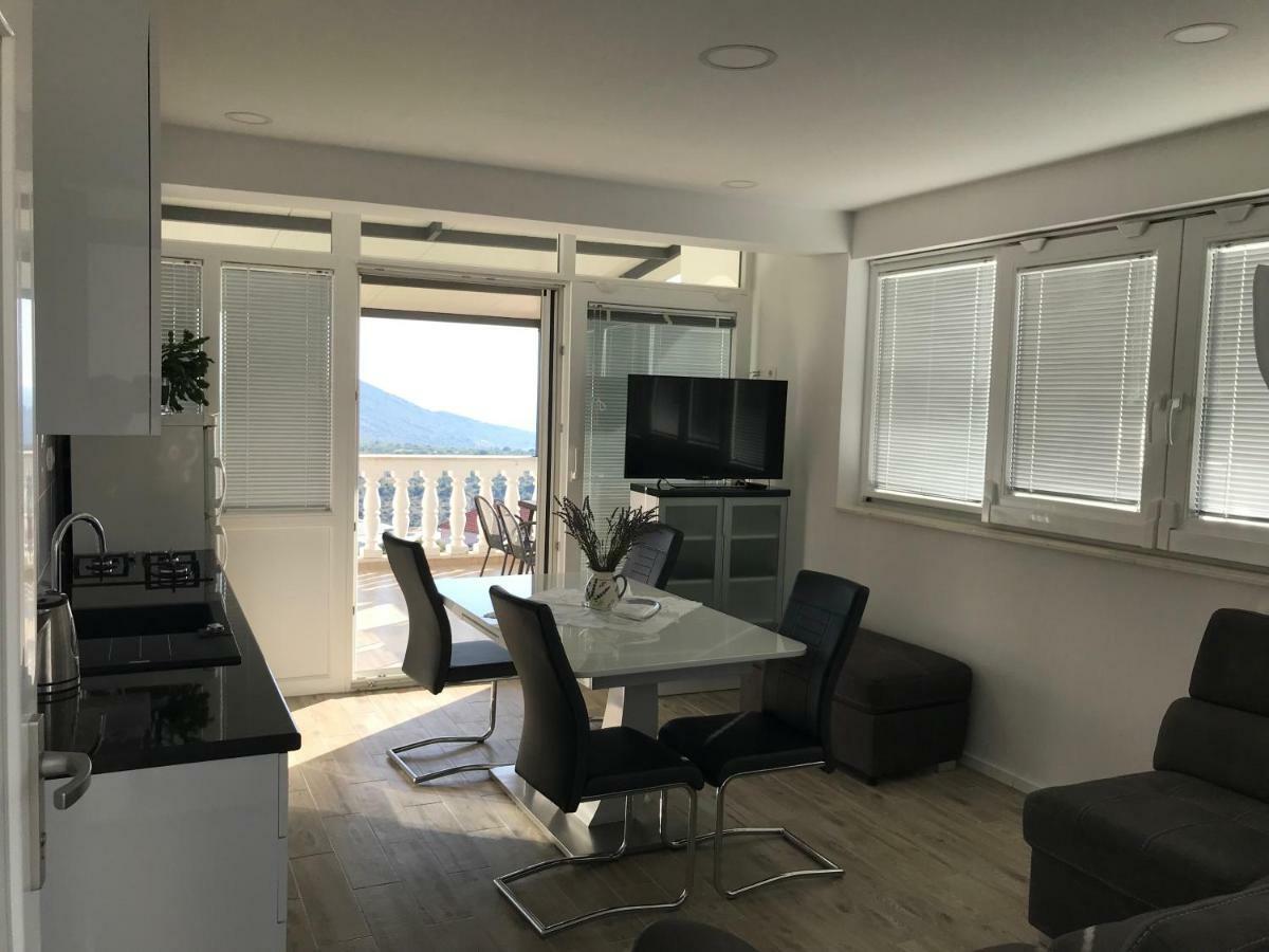 Apartment Santa Marina Примоштен Экстерьер фото