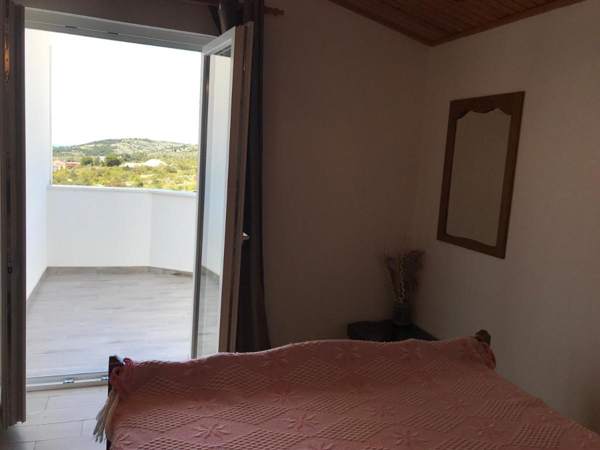 Apartment Santa Marina Примоштен Экстерьер фото